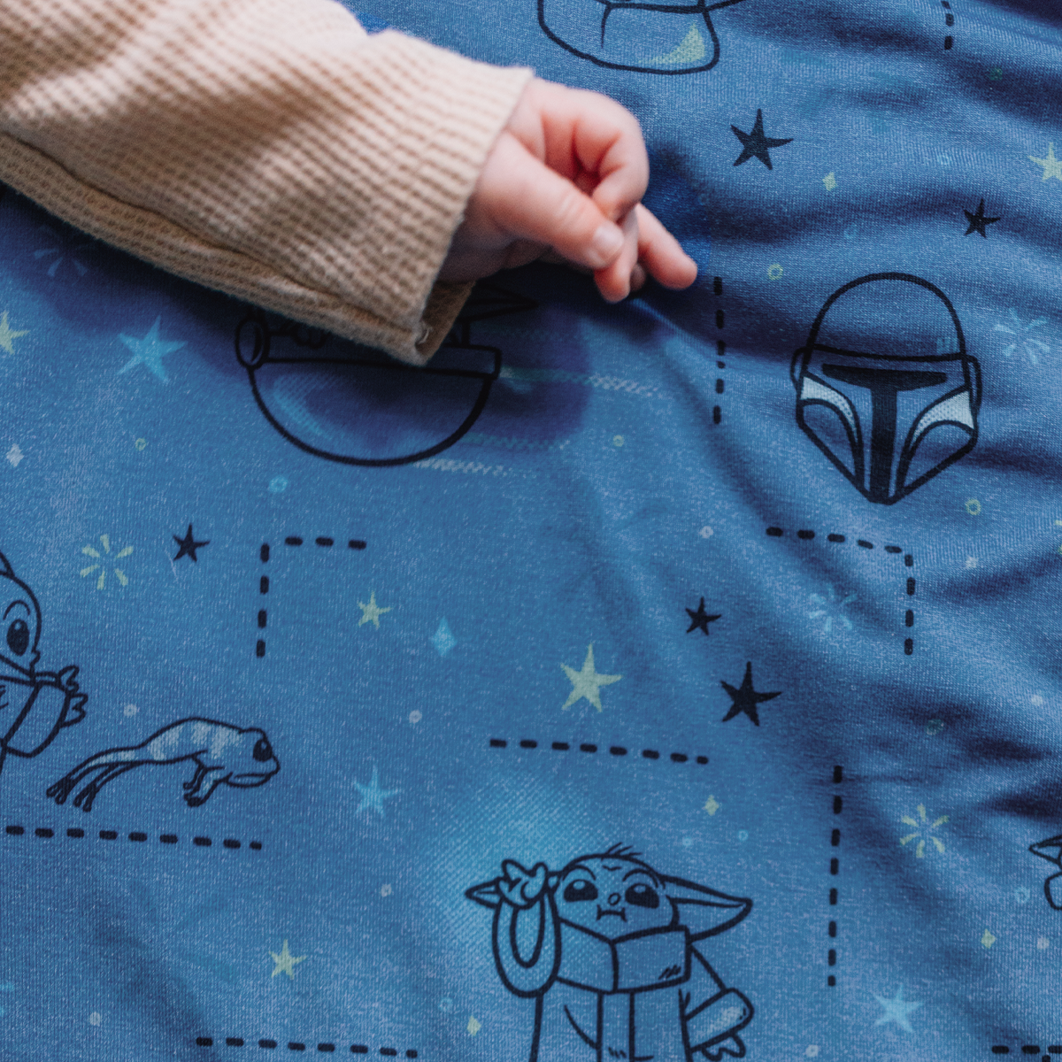 STAR WARS™ Grogu Lights Blanket – Cozy & Fun for Fans of All Ages"